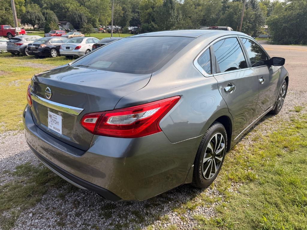 2017 Nissan Altima - $9,000