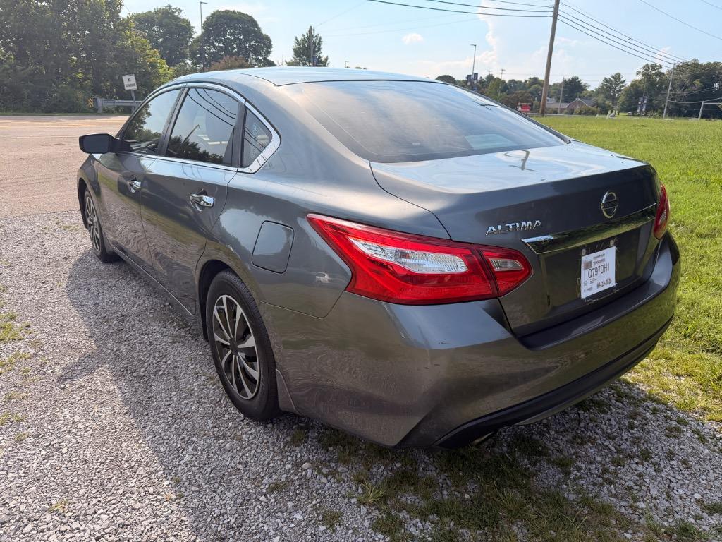 2017 Nissan Altima - $9,000
