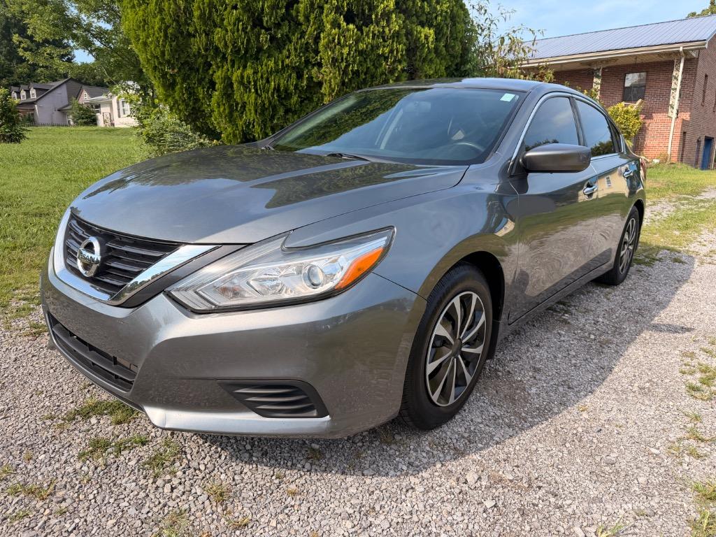 2017 Nissan Altima - $9,000