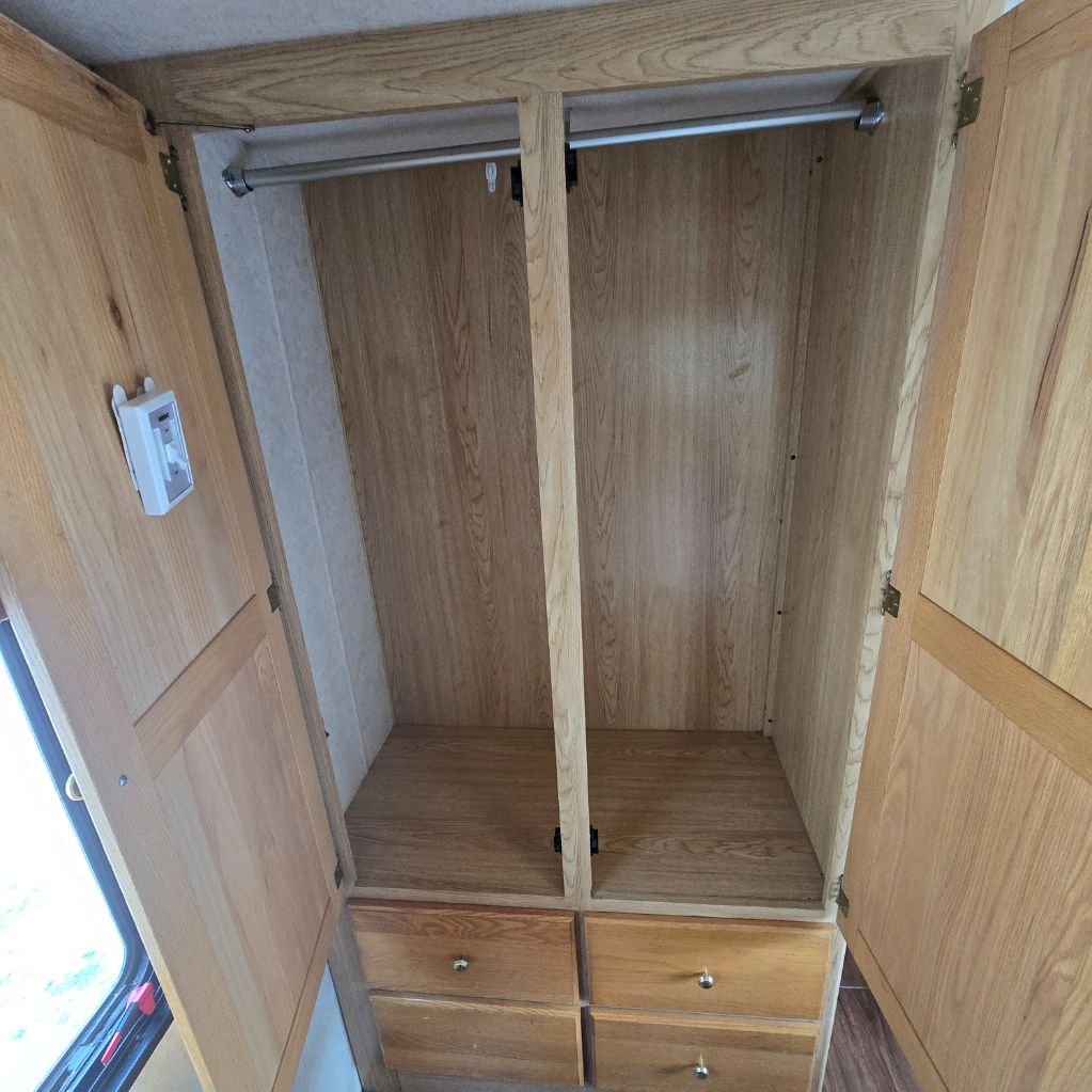 1999 Ram Admiral - $12,000
