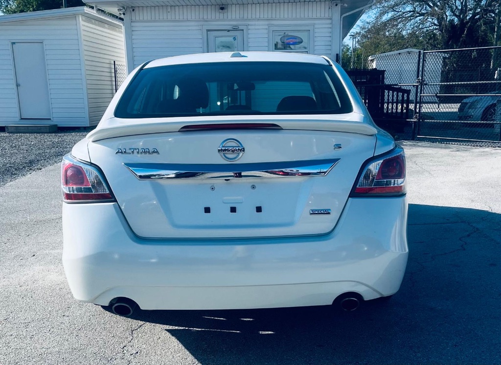 2015 Nissan Altima - $8,500