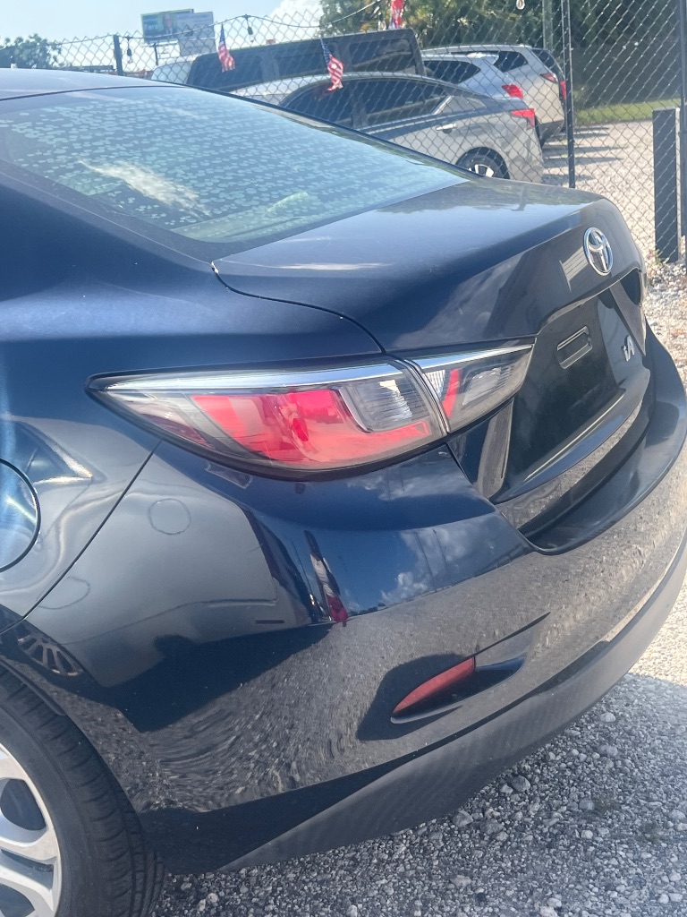 2018 Toyota Yaris - $12,500