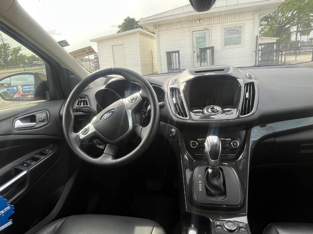 2015 Ford Escape - $9,000