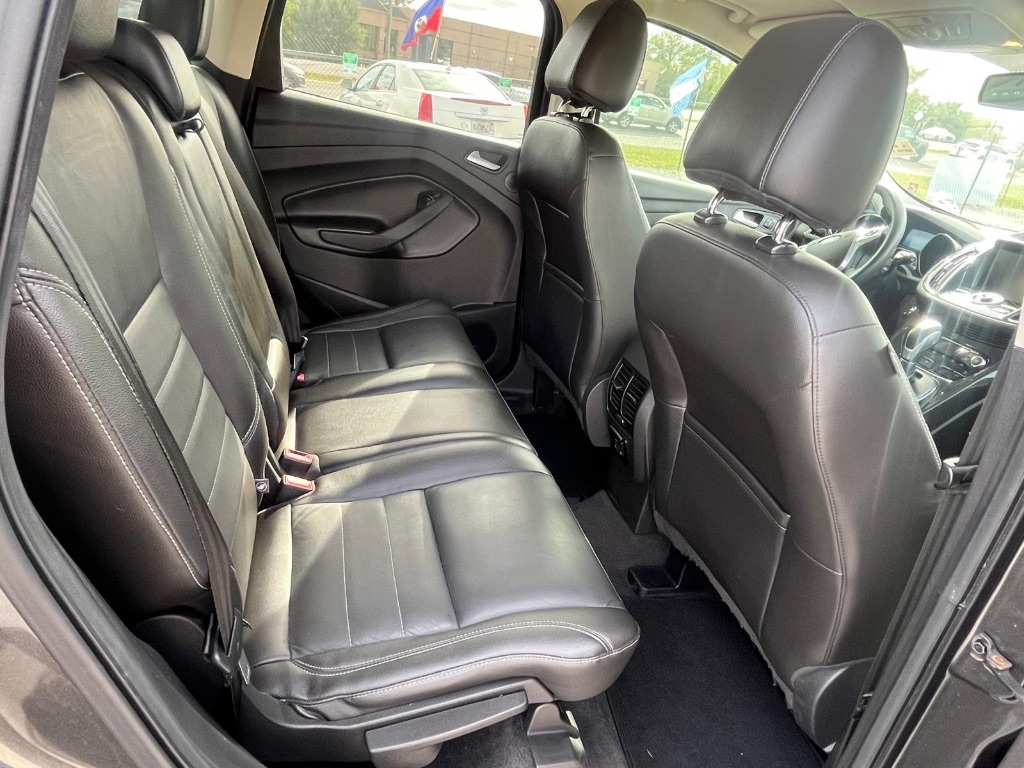 2015 Ford Escape - $9,000