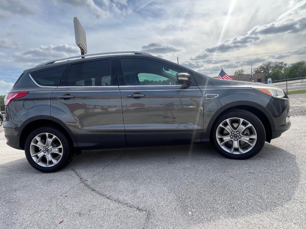 2015 Ford Escape - $9,000