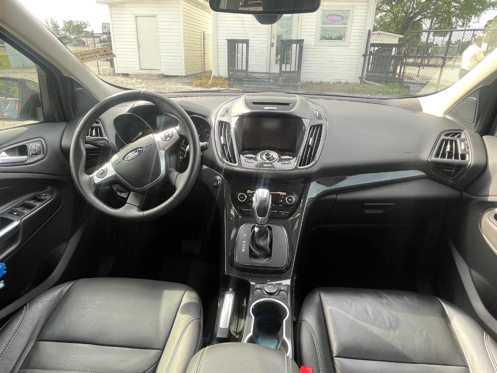 2015 Ford Escape - $9,000