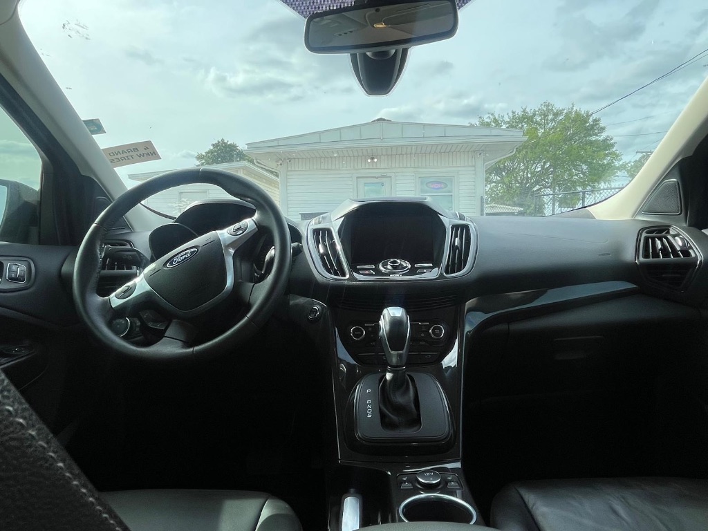 2015 Ford Escape - $9,000