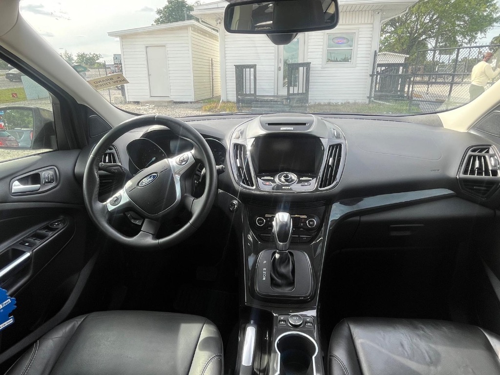 2015 Ford Escape - $9,000