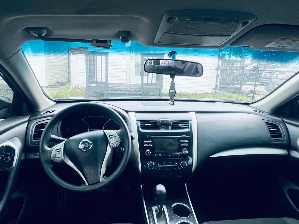 2014 Nissan Altima - $2,000