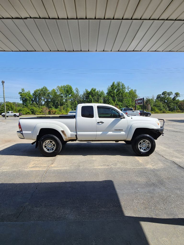 2015 Toyota Tacoma - $18,999