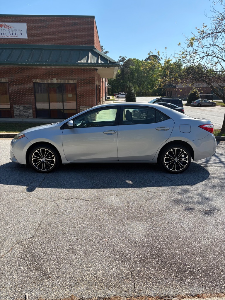 2016 Toyota Corolla - $9,400