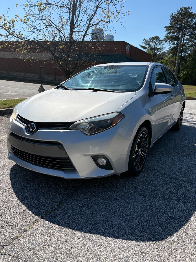 2016 Toyota Corolla - $9,400