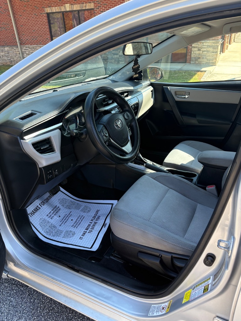 2016 Toyota Corolla - $9,400