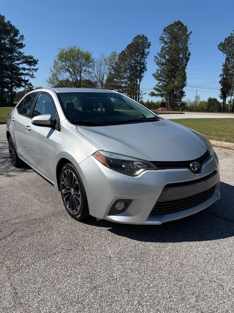 2016 Toyota Corolla - $9,400