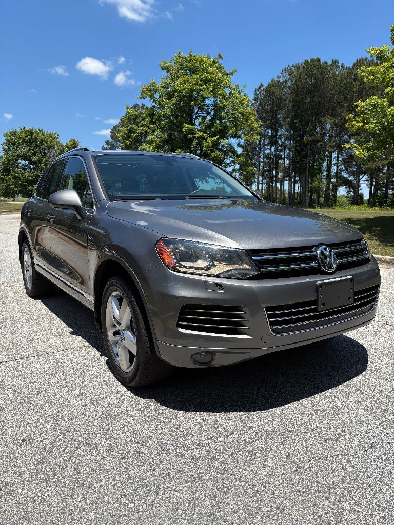 2013 Volkswagen Touareg - $6,400