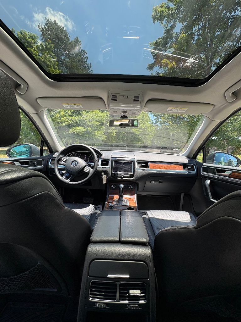 2013 Volkswagen Touareg - $6,400