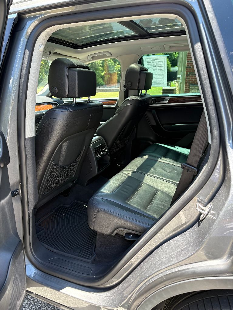 2013 Volkswagen Touareg - $6,400