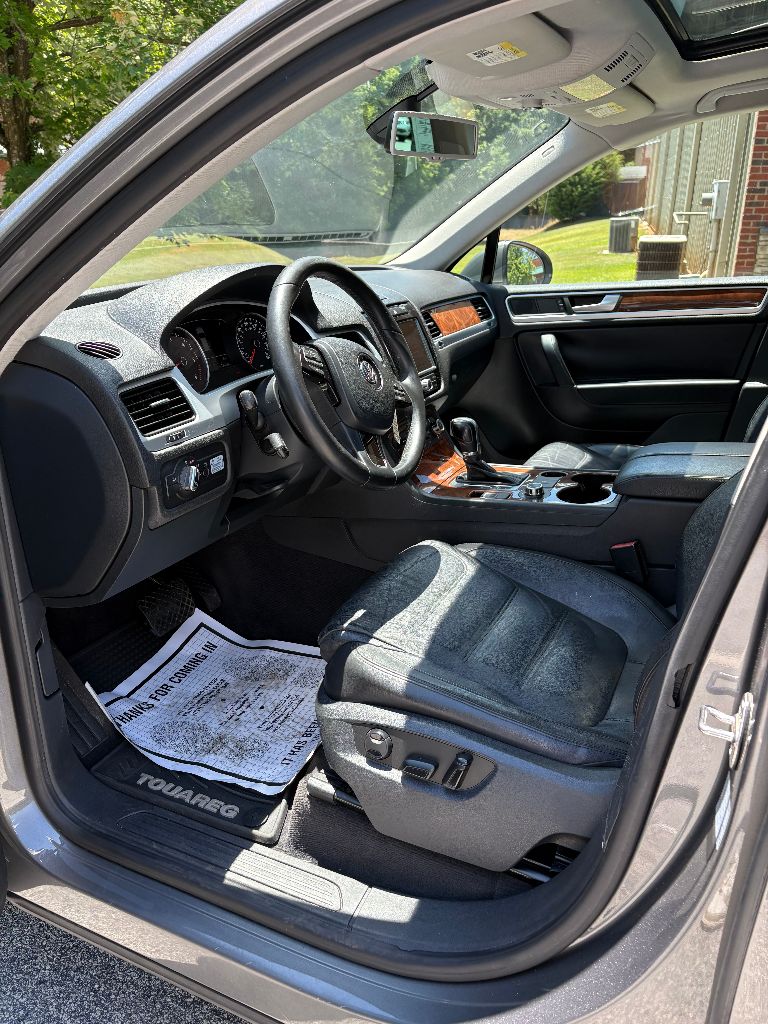 2013 Volkswagen Touareg - $6,400