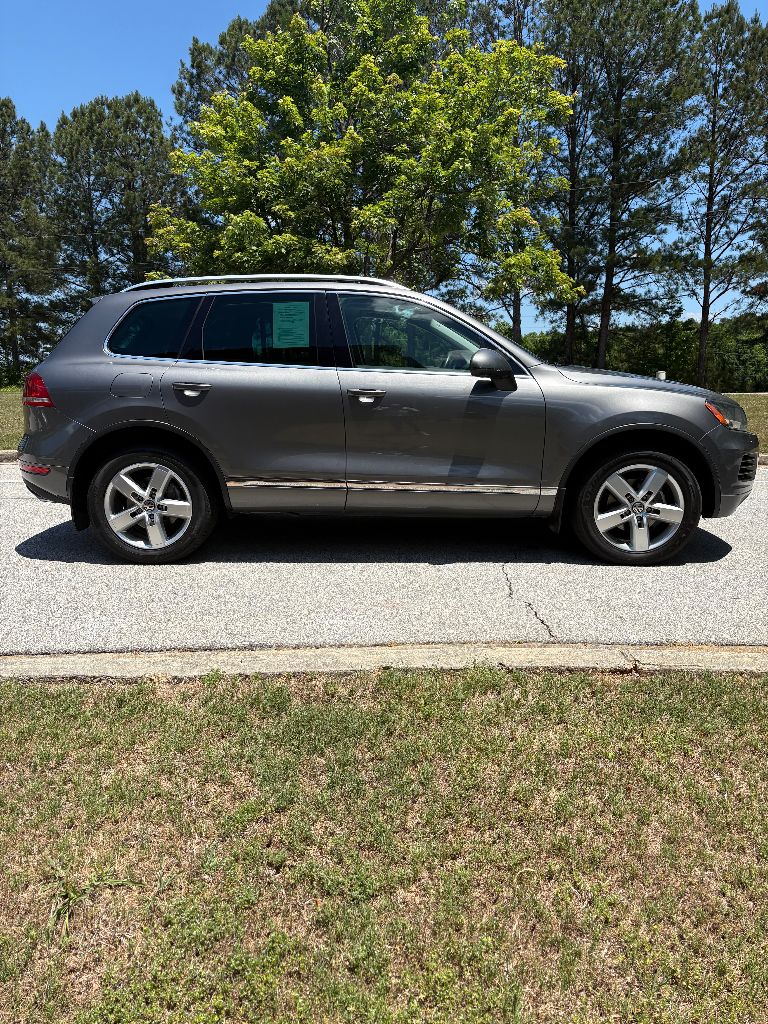 2013 Volkswagen Touareg - $6,400