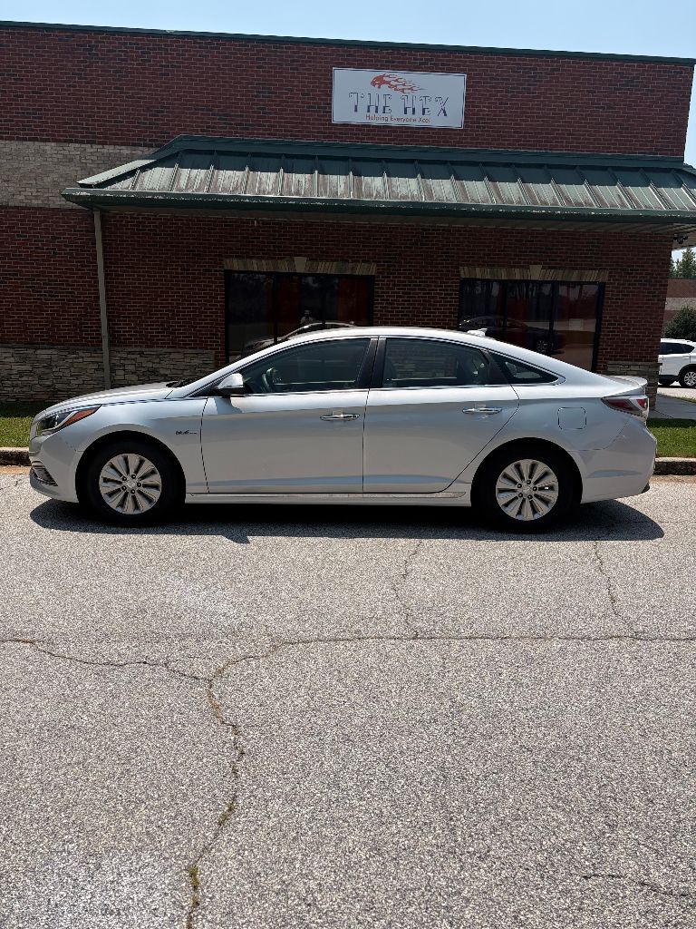 2017 Hyundai Sonata - $8,900