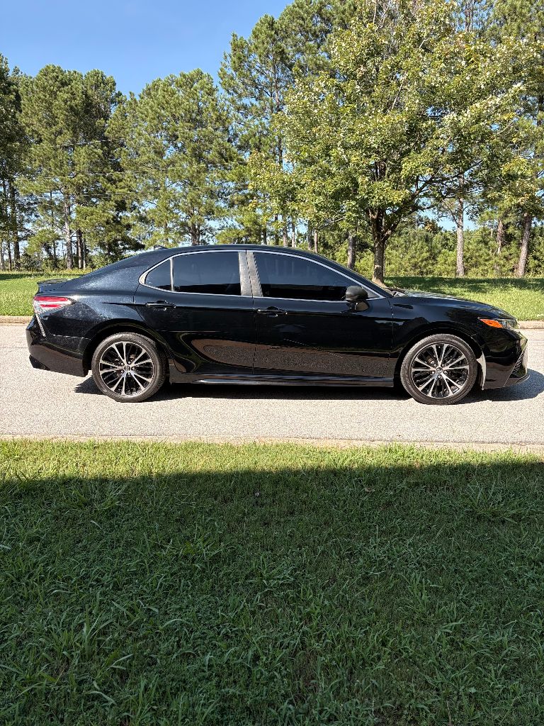 2019 Toyota Camry - $8,900