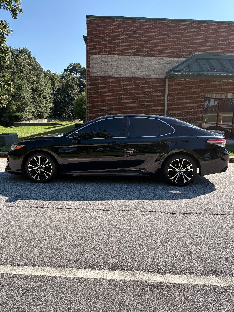 2019 Toyota Camry - $8,900
