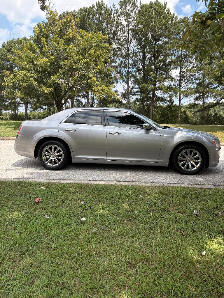 2014 Chrysler 300 - $8,500