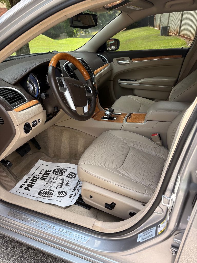2014 Chrysler 300 - $8,500
