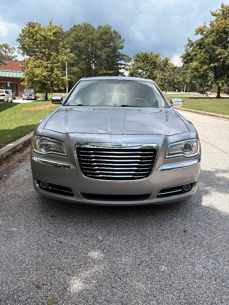 2014 Chrysler 300 - $8,500
