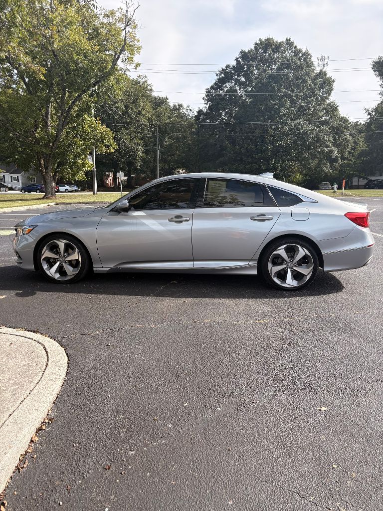 2018 Honda Accord - $9,000
