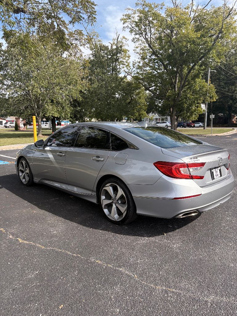 2018 Honda Accord - $9,000