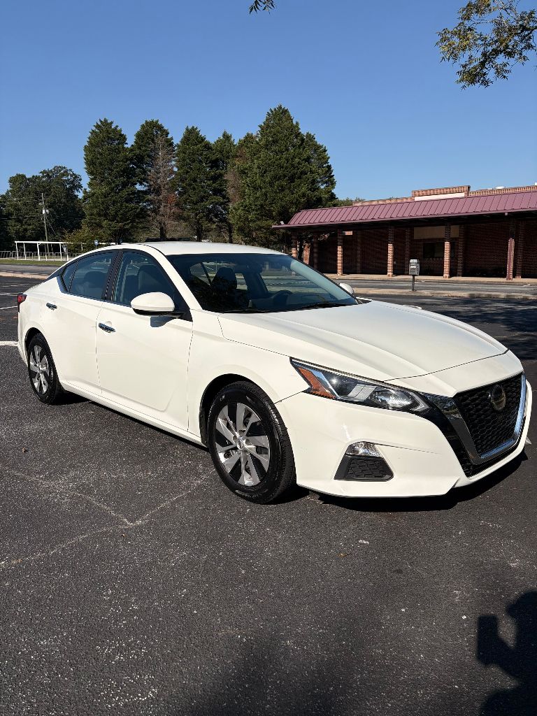 2019 Nissan Altima - $7,900