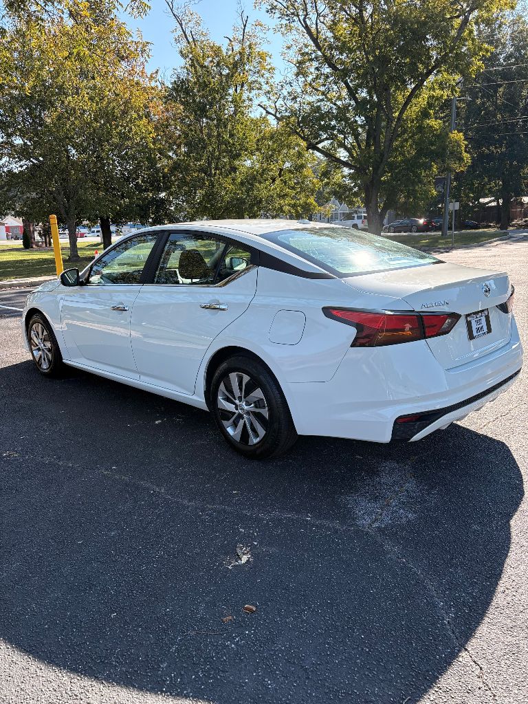 2019 Nissan Altima - $7,900