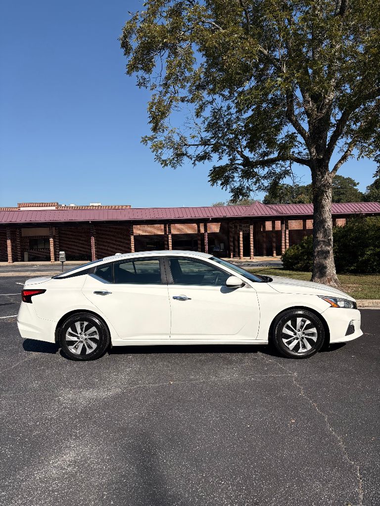 2019 Nissan Altima - $7,900
