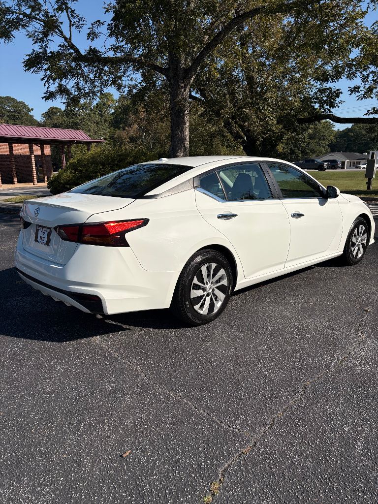 2019 Nissan Altima - $7,900