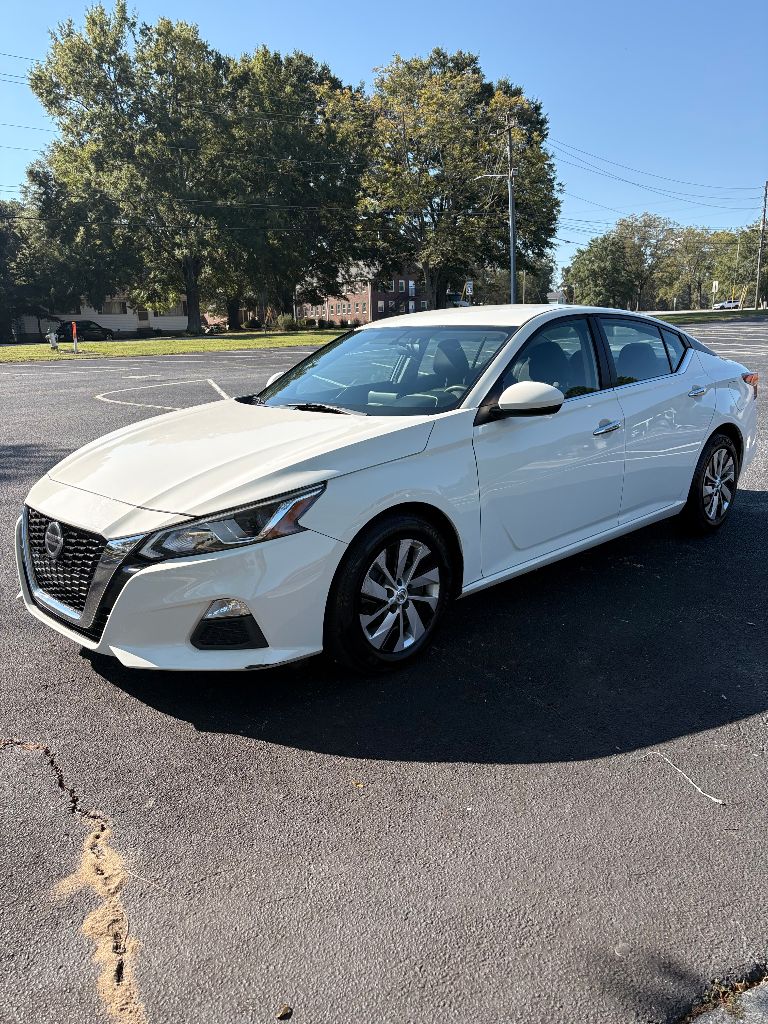 2019 Nissan Altima - $7,900