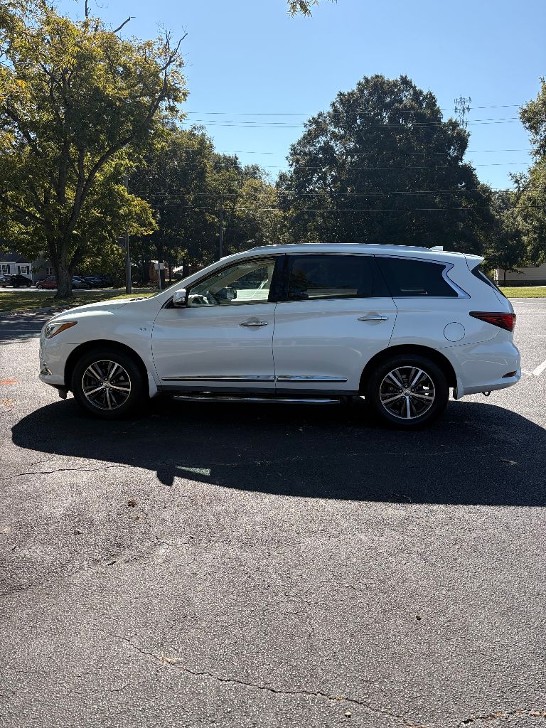 2017 INFINITI QX60 - $7,900