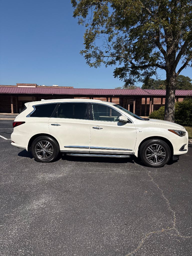 2017 INFINITI QX60 - $7,900