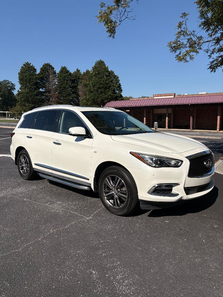2017 INFINITI QX60 - $7,900