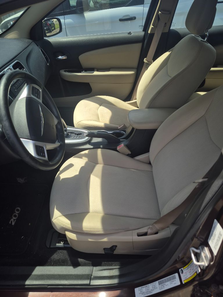 2013 Chrysler 200 - $4,950