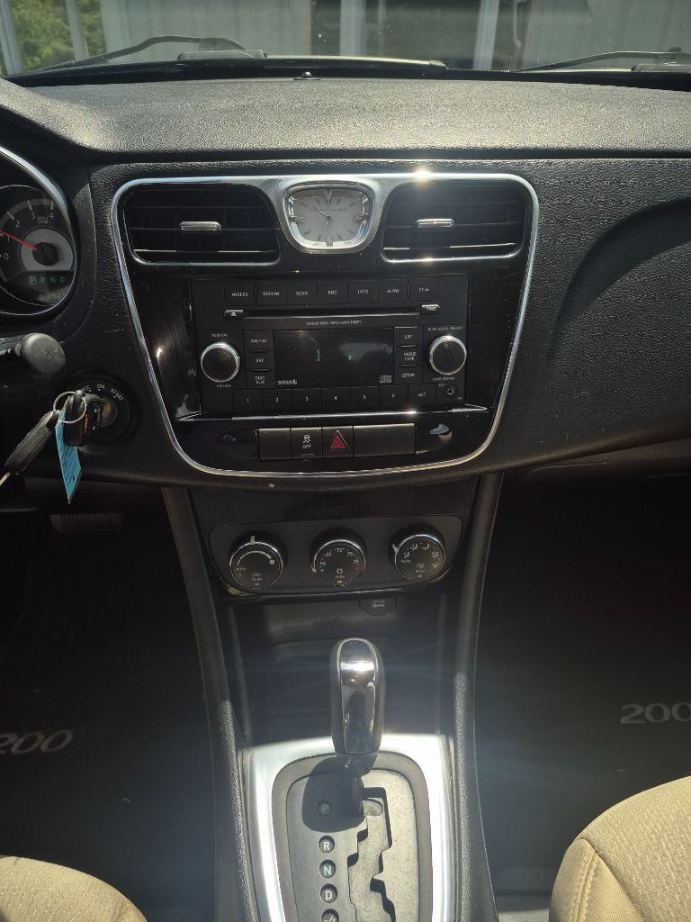 2013 Chrysler 200 - $4,950