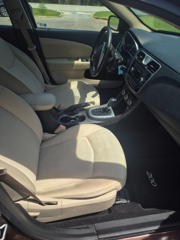 2013 Chrysler 200 - $4,950