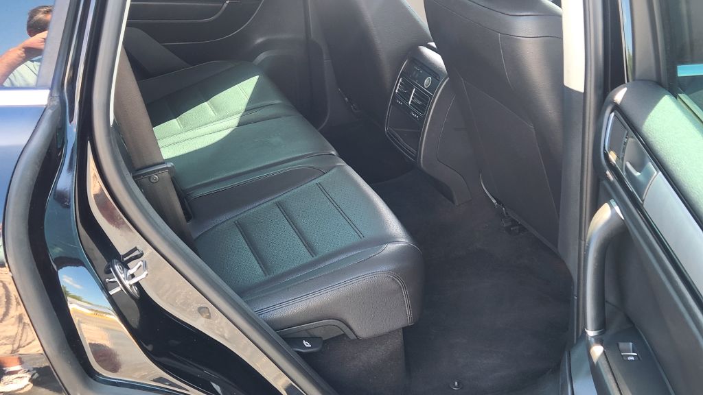 2015 Volkswagen Touareg - $7,200