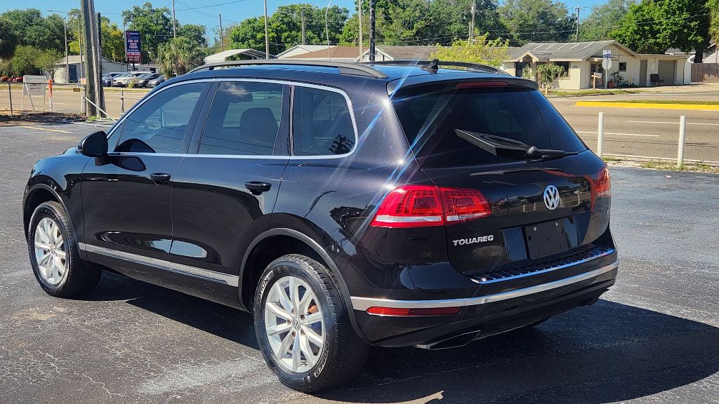 2015 Volkswagen Touareg - $7,200
