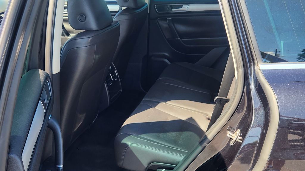 2015 Volkswagen Touareg - $7,200
