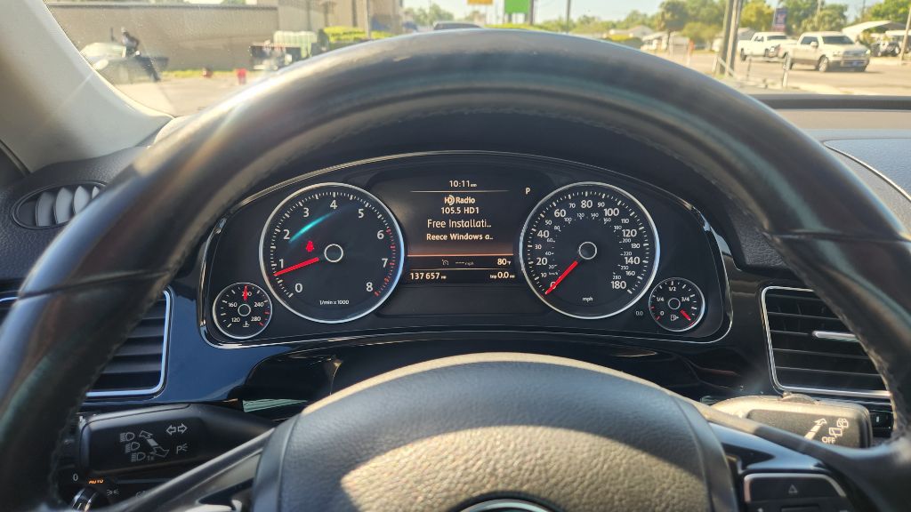 2015 Volkswagen Touareg - $7,200