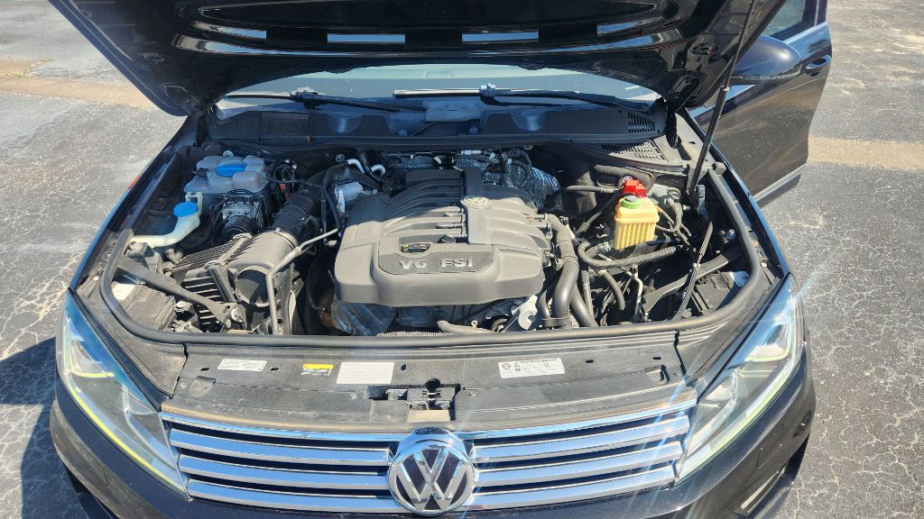 2015 Volkswagen Touareg - $7,200