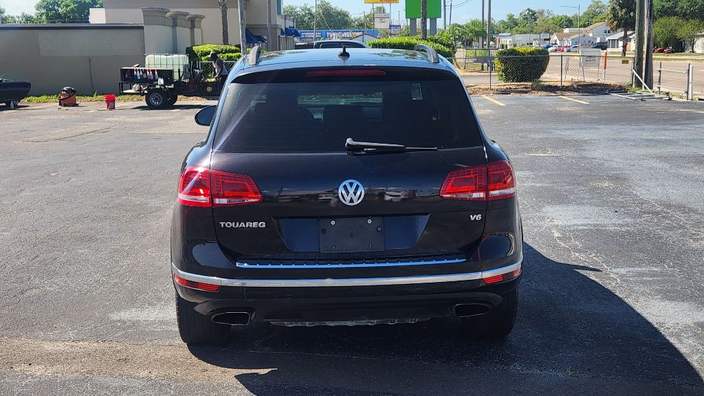 2015 Volkswagen Touareg - $7,200