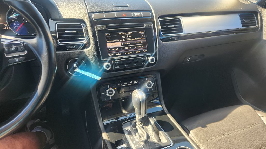 2015 Volkswagen Touareg - $7,200