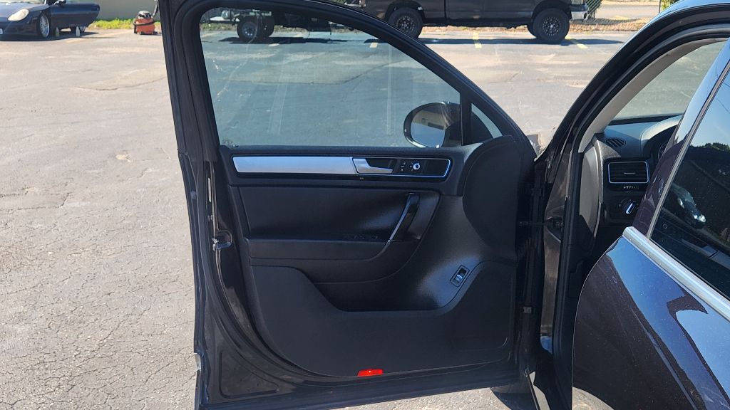 2015 Volkswagen Touareg - $7,200